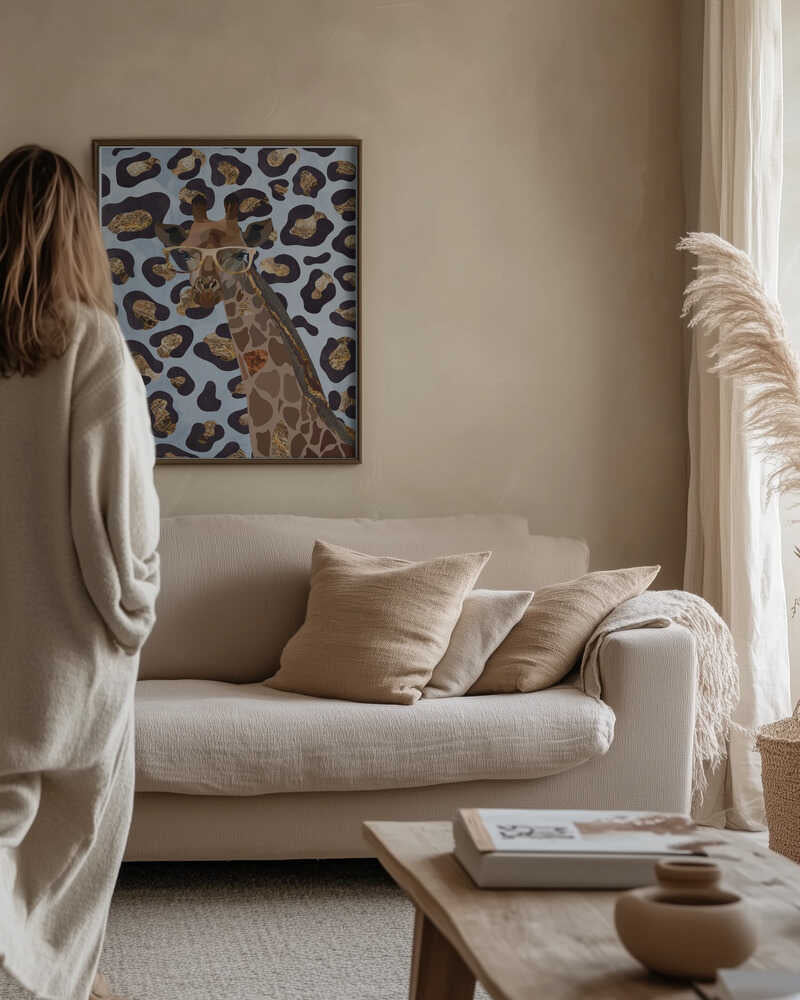 Chic Giraffe With Glasses